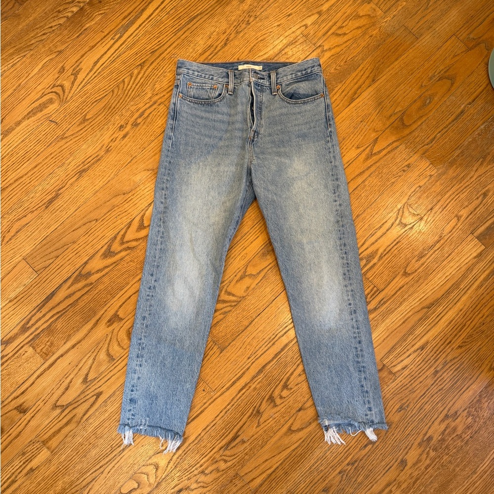 Levi's Women's Light Blue Ankle Wedgie Fit Jeans